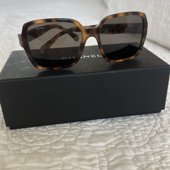 Authentic CHANEL square light tortoise logo sunglasses - Picture 10 of 11